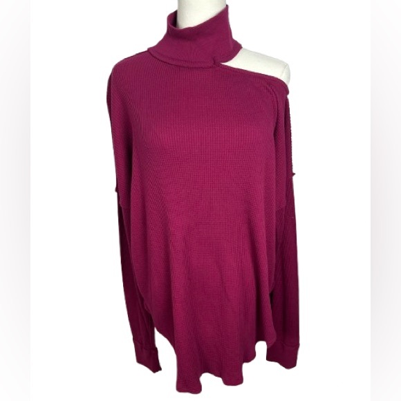 We The Free Sweaters - We The Free Off-Shoulder Turtleneck Sweater in Raspberry Size XL